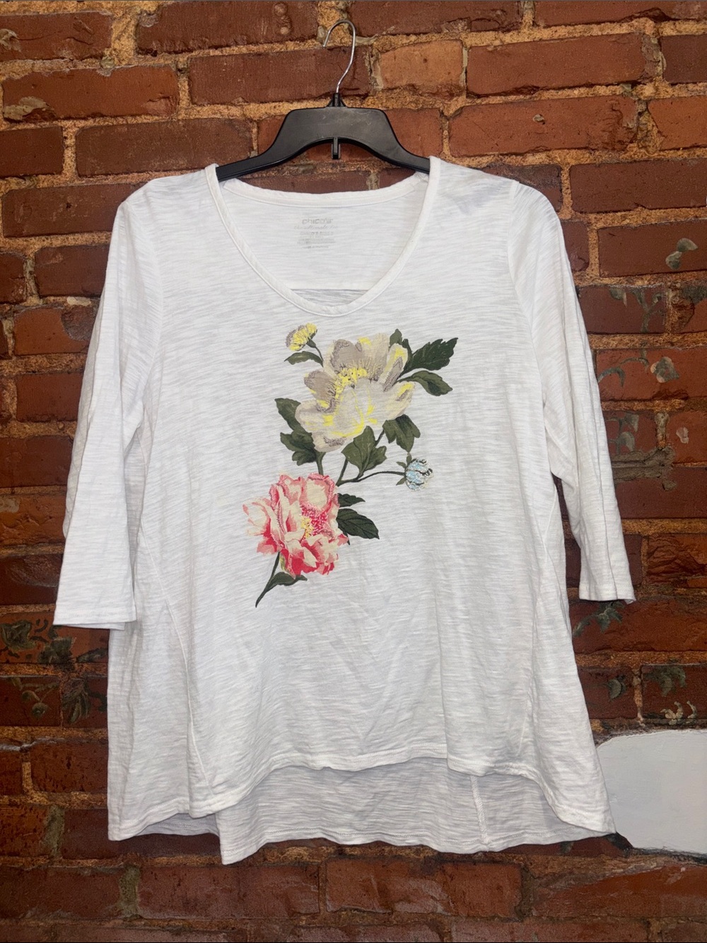 Chico's White V-Neck Quarter Sleeve Topwith Floral Print Beading Size 2 or Large